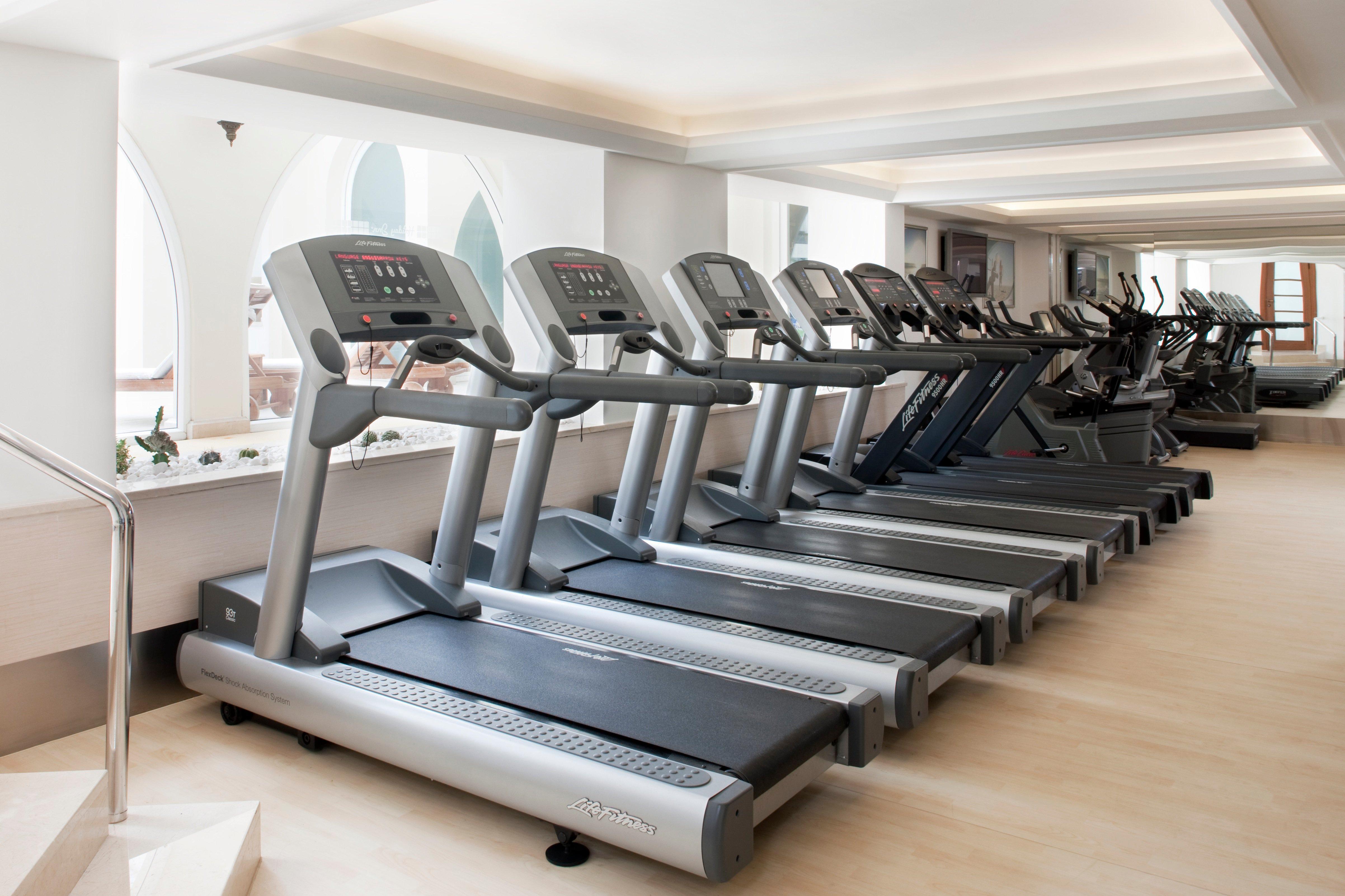 Holiday Inn Istanbul City By Ihg Exterior photo Treadmills in a gym