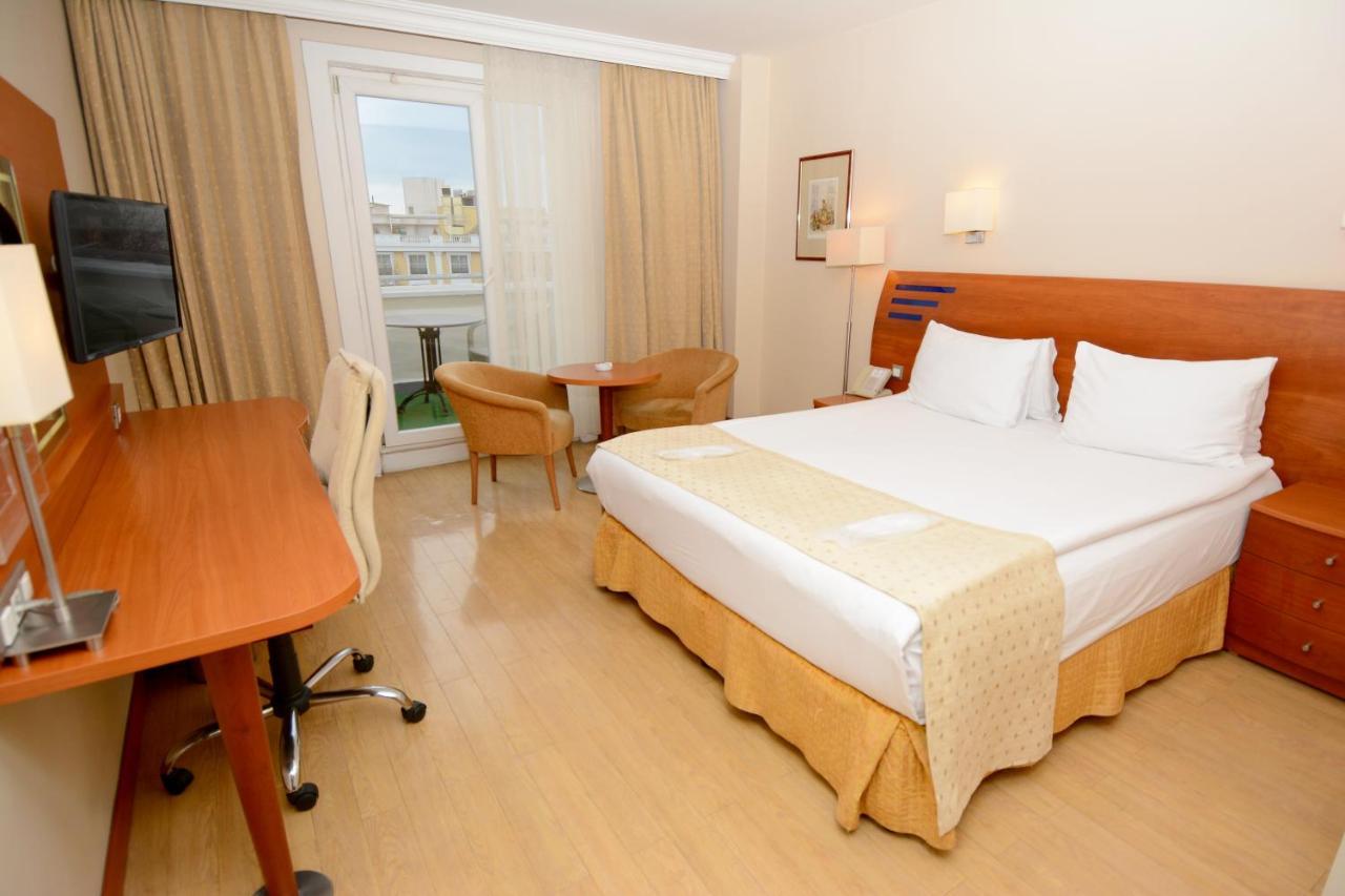 Holiday Inn Istanbul City By Ihg Exterior photo A typical hotel room