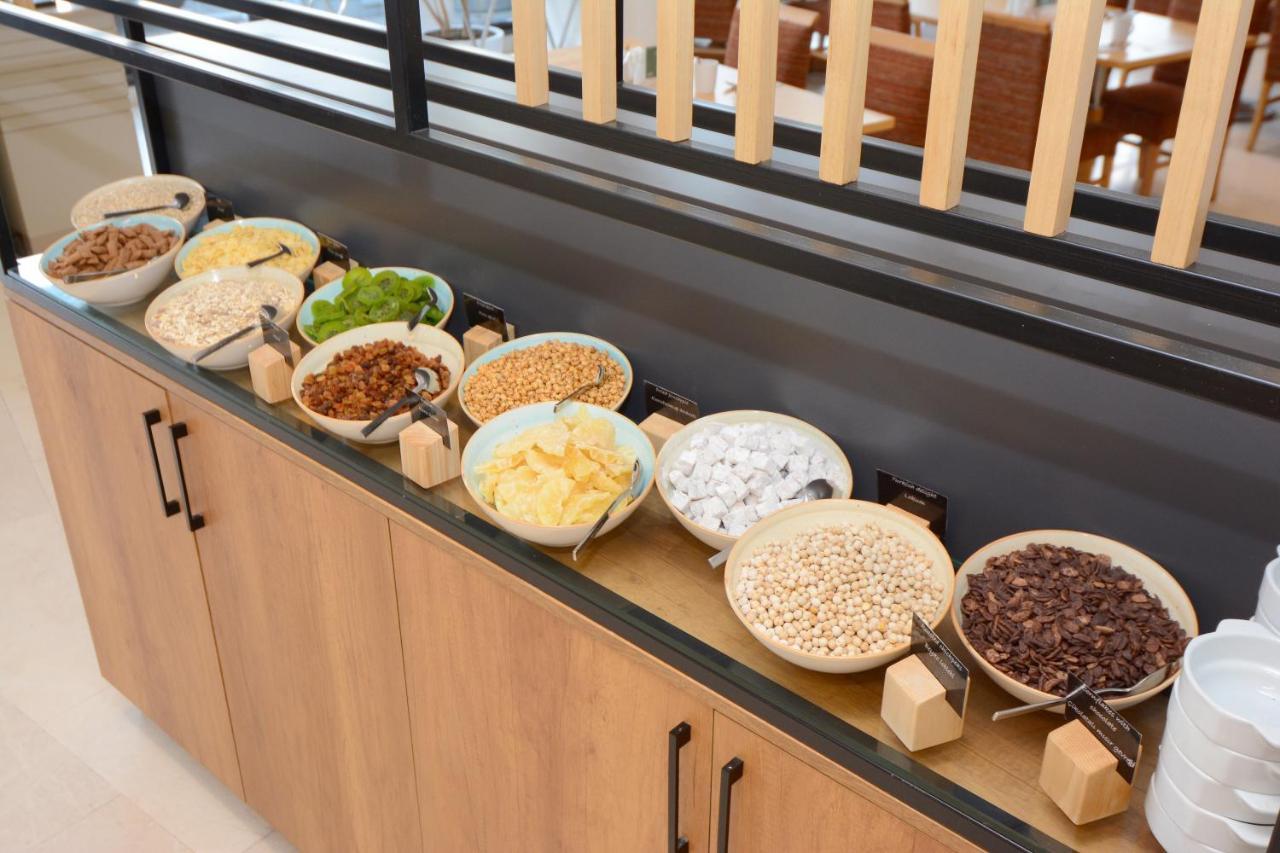 Holiday Inn Istanbul City By Ihg Exterior photo A selection of cereals at a breakfast buffet