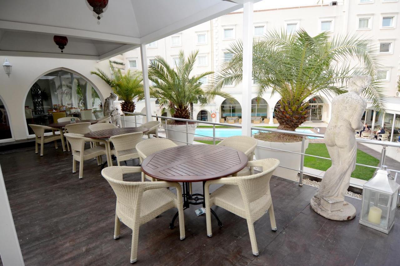 Holiday Inn Istanbul City By Ihg Exterior photo Hotel's patio