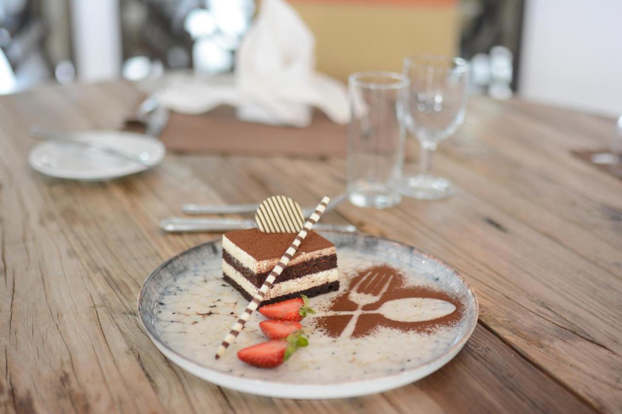 Holiday Inn Istanbul City By Ihg Exterior photo A piece of tiramisu