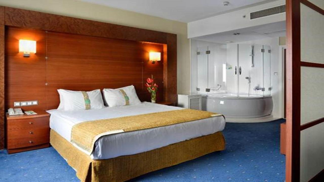 Holiday Inn Istanbul City By Ihg Exterior photo Suite
