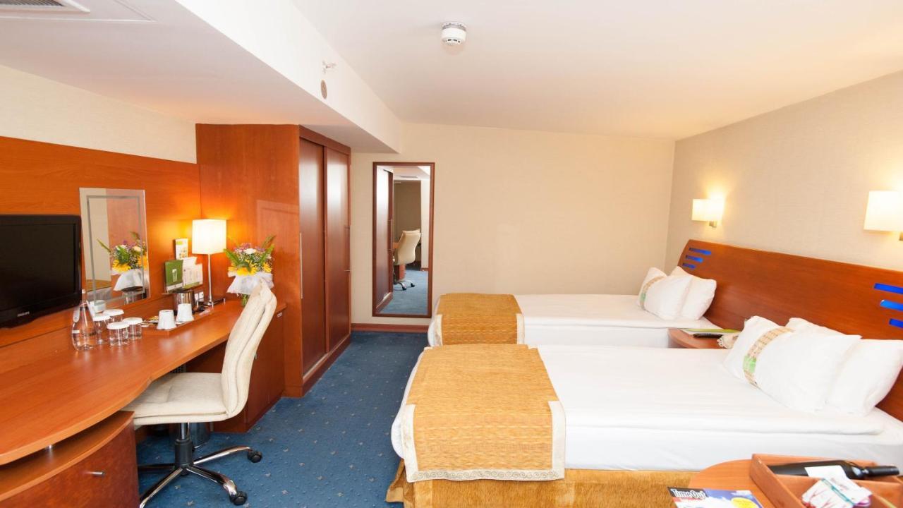 Holiday Inn Istanbul City By Ihg Exterior photo A typical hotel room