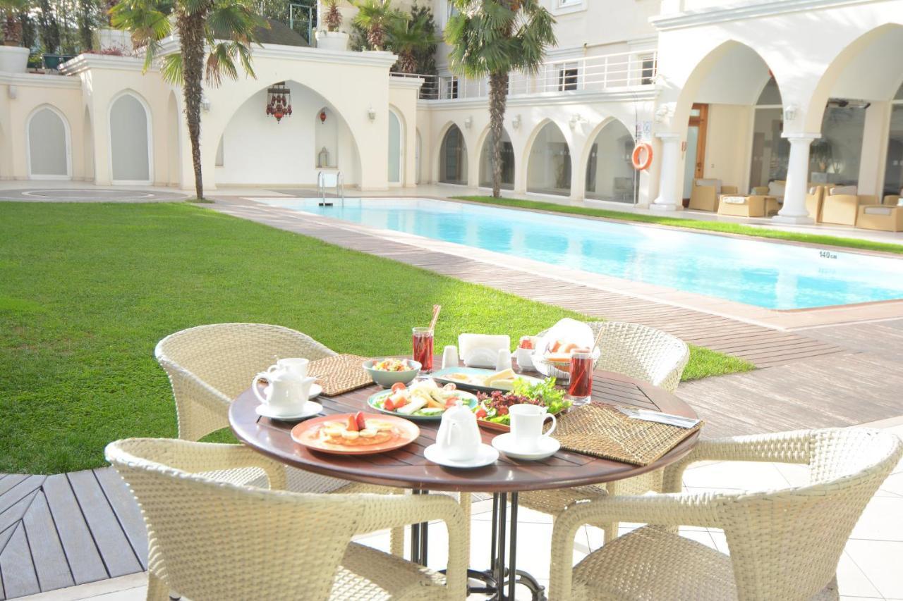 Holiday Inn Istanbul City By Ihg Exterior photo The pool at the hotel