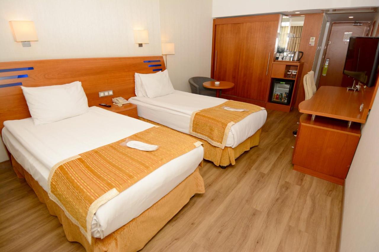Holiday Inn Istanbul City By Ihg Exterior photo A room at the hotel